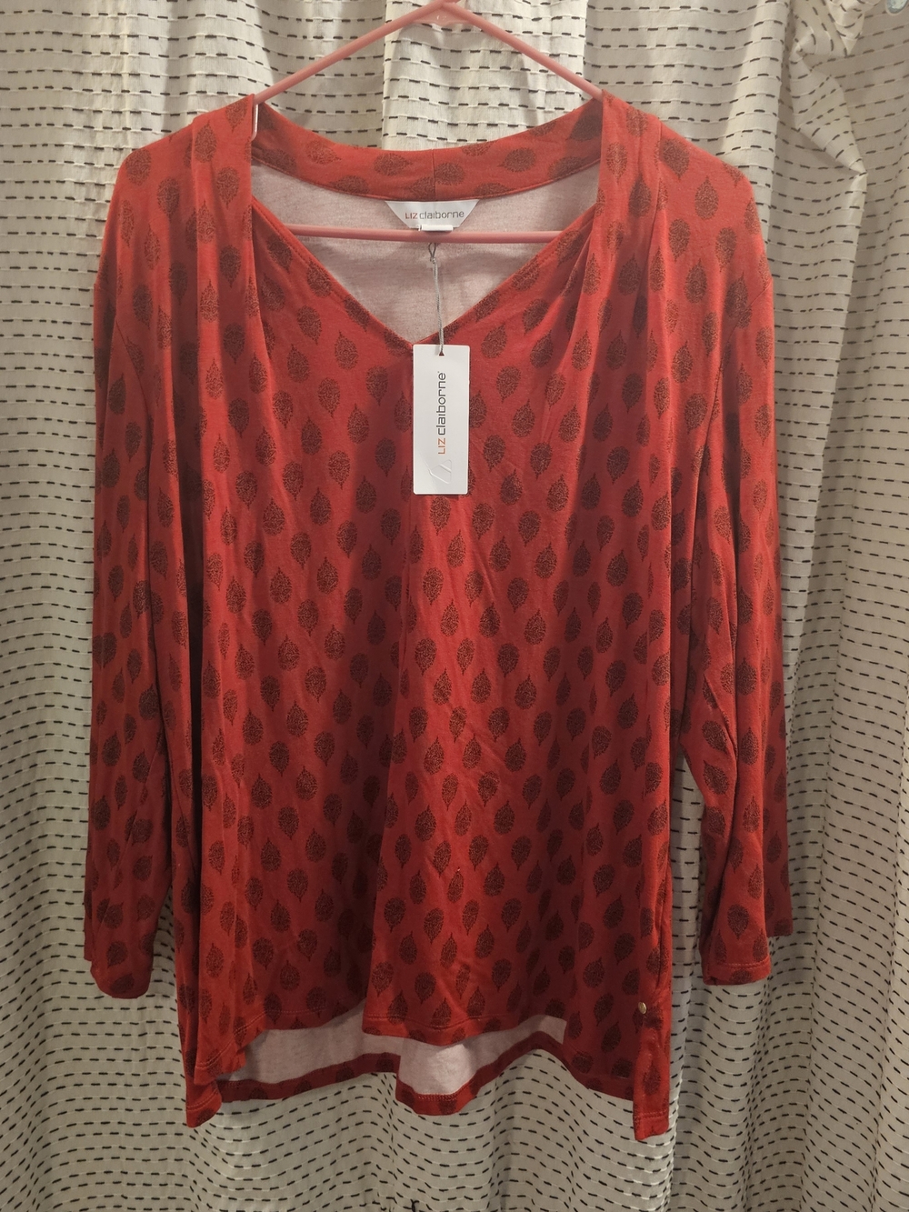 Liz Claiborne Red V-Neck Long-Sleeve Knit Top with Leaf Print
